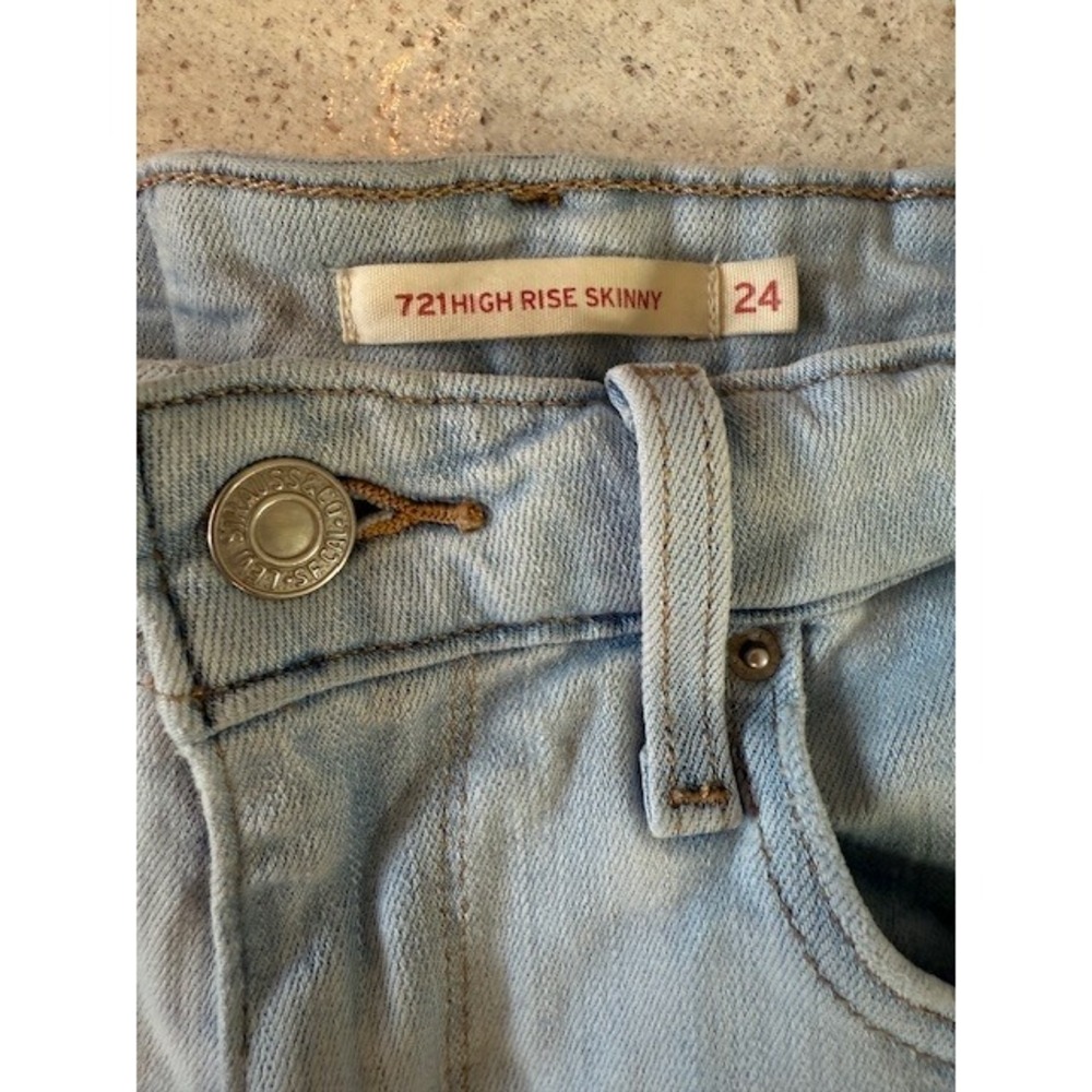 Levi's 721 High Rise Skinny Distressed Light Wash‎ Jeans Women's Size 24